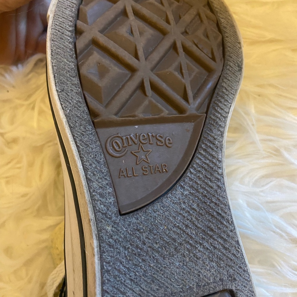Converse High-Tops - Picture 2 of 3